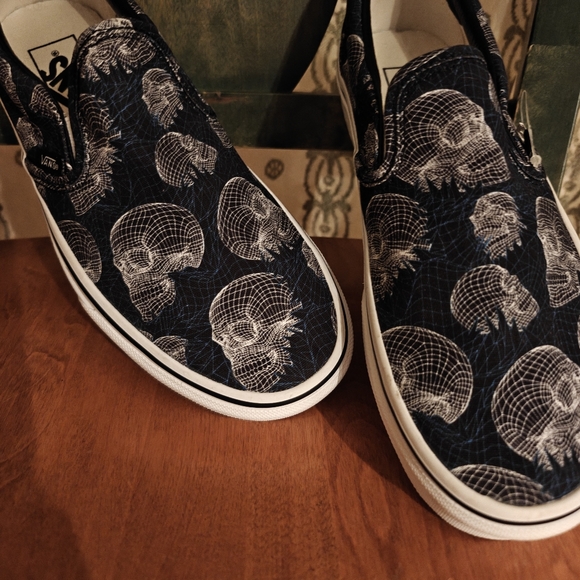 New Skull Vans - Picture 1 of 9